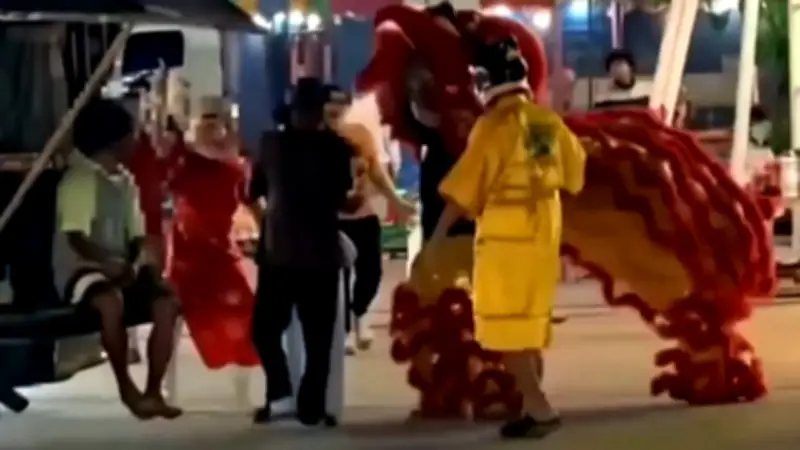 Ungewöhnliche Festnahme in Thailand: Polizisten verkleiden sich als Löwe