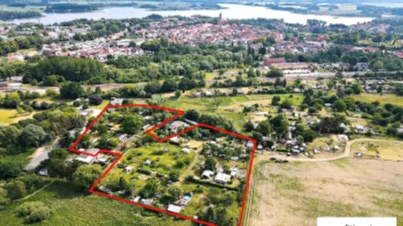 Ungewöhnliche Immobilien in Mecklenburg-Vorpommern: Gartenanlage und Agentenhaus unter dem Hammer