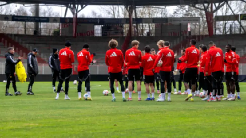 Union Berlin feiert Kapitän Trimmel: Geburtstagsständchen und Comeback-Hoffnung bei Skov