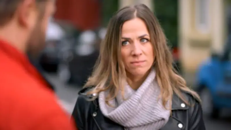 Unter uns: Micaela beschuldigt Bambi und Baris, ihre illegalen Geschäfte verraten zu haben