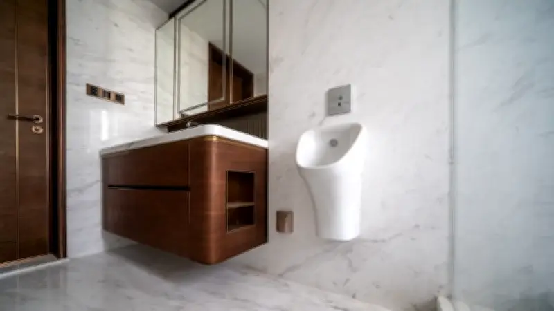 Urinale im Badezimmer: Warum der Trend im Neubau immer beliebter wird
