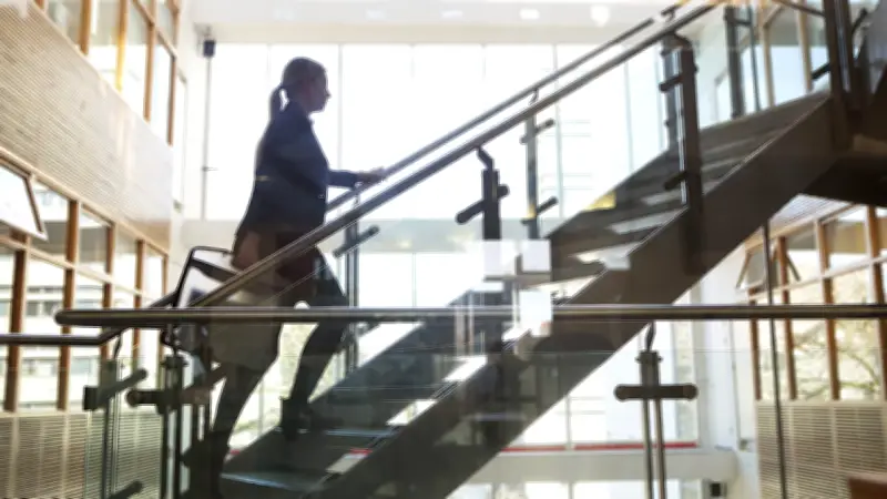 US-Experte Brady Holmer: Warum Mini-Workouts im Alltag so effektiv sind