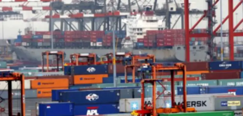 US-Handelsdefizit 2025 kaum gesunken: Trumps Zölle treffen vor allem Amerikaner