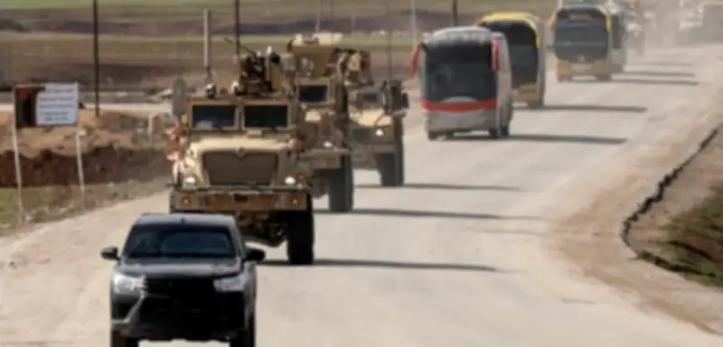 US-Militär verlegt Tausende IS-Häftlinge nach Irak nach Rückzug kurdischer Kräfte