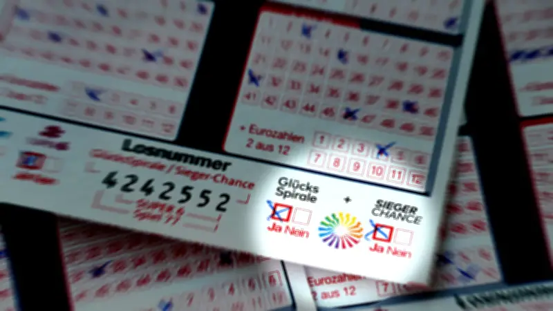 Valentinstags-Gewinner: Zwei Lottospieler erhalten monatlich 5000 Euro für zehn Jahre