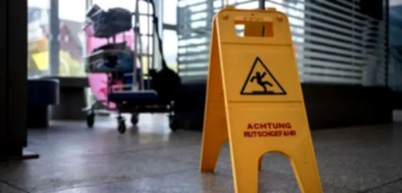 Vandalismus an Münchner Schule: Verstopfte Toilette verursacht sechsstelligen Wasserschaden