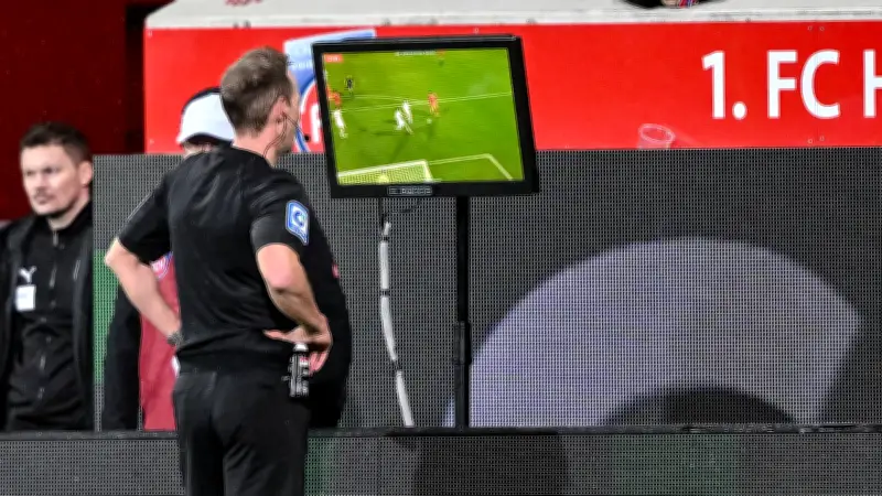 VAR-Reform im Fußball: Kommt jetzt die längst überfällige Regeländerung?