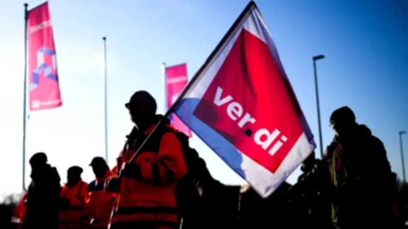 Verdi-Streikwoche legt Autobahnen lahm: Stau-Alarm durch bundesweite Proteste
