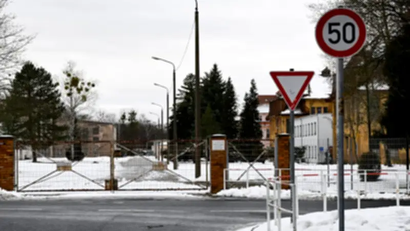 Verkehrschaos in Radeberg: Tempo-50-Schild an Kreuzung sorgt für Irrsinn