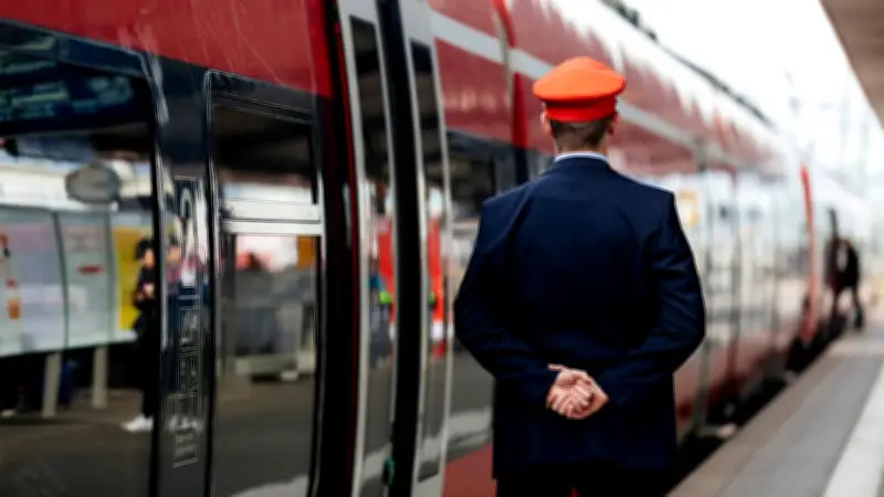 Verkehrsminister Schnieder will Ticketkontrollen reformieren: Weniger Ausweiskontrollen für mehr Sicherheit