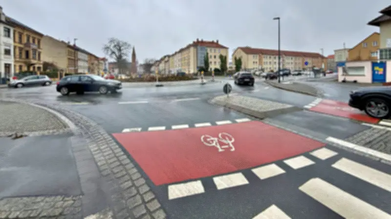 Verkehrssicherheit in Dessau-Roßlau: Bürgerideen gegen Unfallserie am Albrechtstraßen-Kreisverkehr