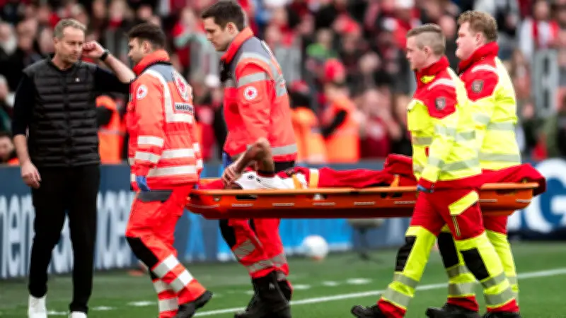 Verletzungsdrama bei Bayer Leverkusen: Arthur mit Trage vom Platz