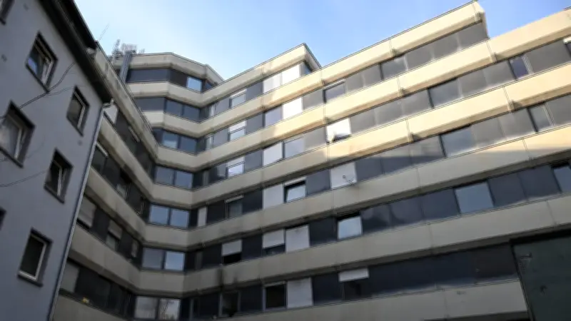 Vermieter dreht Heizung ab: Mieter in Freiburg frieren in marodem Haus