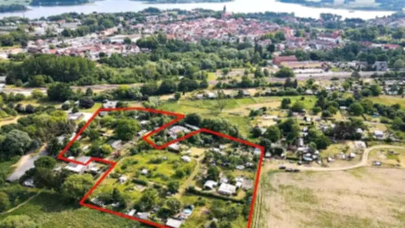 Versteigerung in MV: Gartenanlage, Agentenhaus und Feuerwehrturm unter dem Hammer