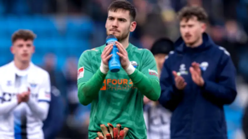 VfB-Stuttgarts Torwart-Talent Dennis Seimen beeindruckt selbst Gegner mit Weltklasse-Leistung