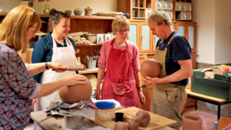 Volkshochschule Zeitz: 3.600 Teilnehmer entdecken 2025 die Magie des Lernens
