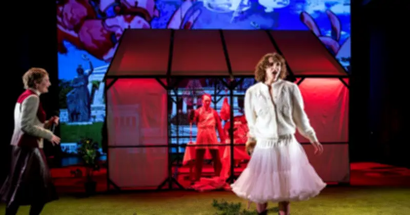 Volkstheater München: Sophokles' 'Elektra' als Agitprop gegen Quandt-Vergangenheit