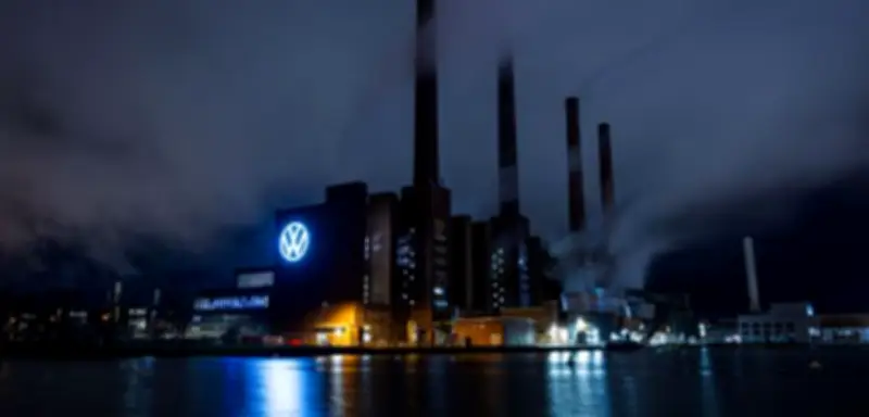 Volkswagen verschärft Sparkurs: Betriebsrat erklärt Werkschließungen zum Tabu