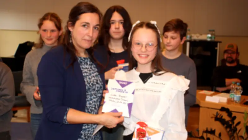 Vorlese-Talent Lotte Prinzler siegt bei Regionalentscheid und strebt Landesfinale an