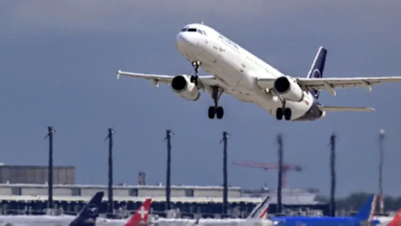 Warnstreik bei Lufthansa legt Flüge am BER lahm: Frankfurt und München betroffen