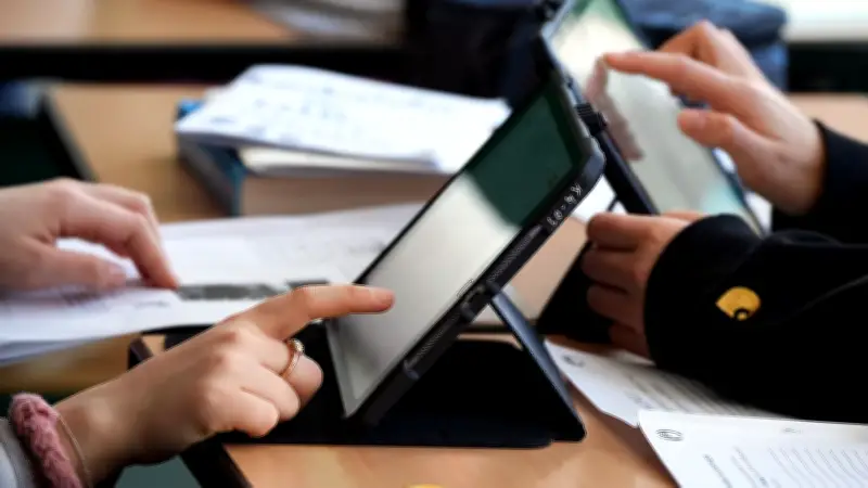 Warnstreik im ÖPNV: Familien tragen erneut die Last fehlender digitaler Bildungsstrukturen