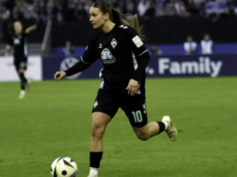 Werder Bremen hält an verletzter U23-Nationalspielerin Tuana Mahmoud fest