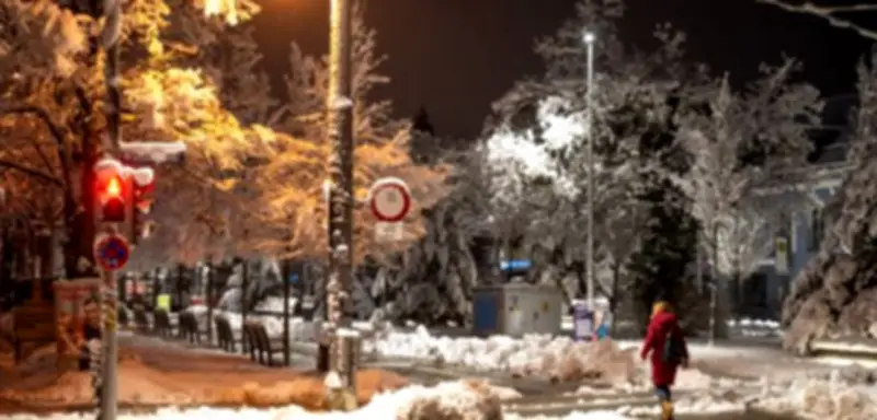 Winterchaos im Süden: Schneefall legt Flughäfen München und Wien lahm