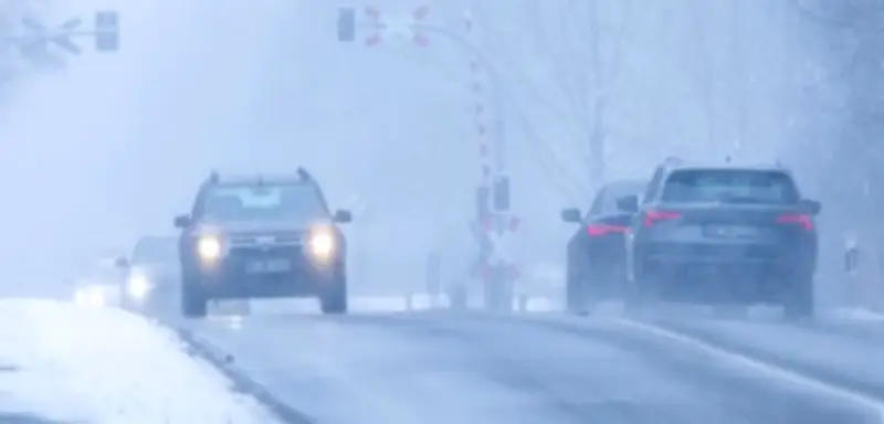 Winterchaos in Deutschland: Glätte und Schnee behindern Verkehr - DWD warnt vor anhaltendem Unwetter