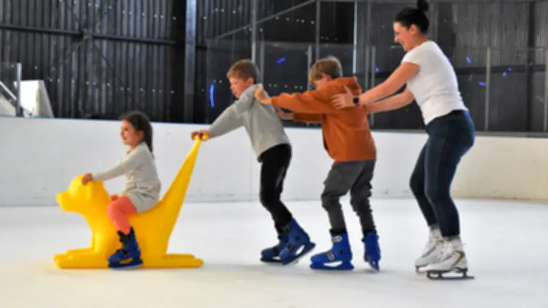 Winterferien in MV: Die besten Eisbahnen und Eishallen für Schlittschuhspaß