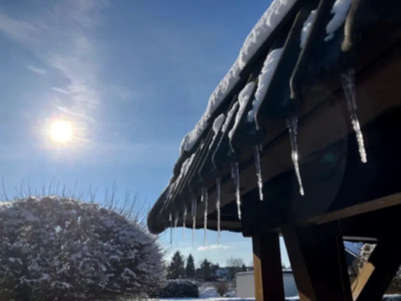 Winterliche Wetterlage: Schnee und Frost halten Niedersachsen und Bremen weiter fest