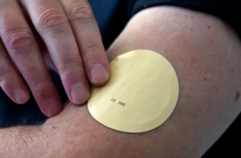 Wirkstoffpflaster richtig anwenden: 7 Tipps zur Vermeidung gefährlicher Fehler