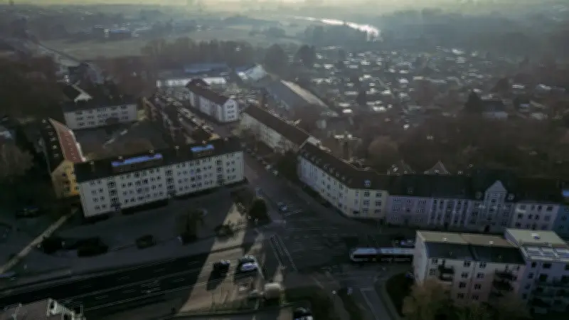 Witterung behindert Baufortschritt: Aktuelle Baustellen-Engpässe in Rostock