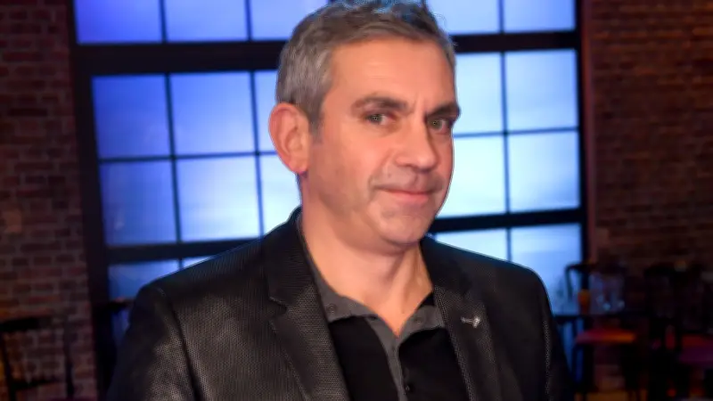 Wladimir Kaminer liest im Bestattungshaus Scheffel: Humorvolle Lesung in Plate