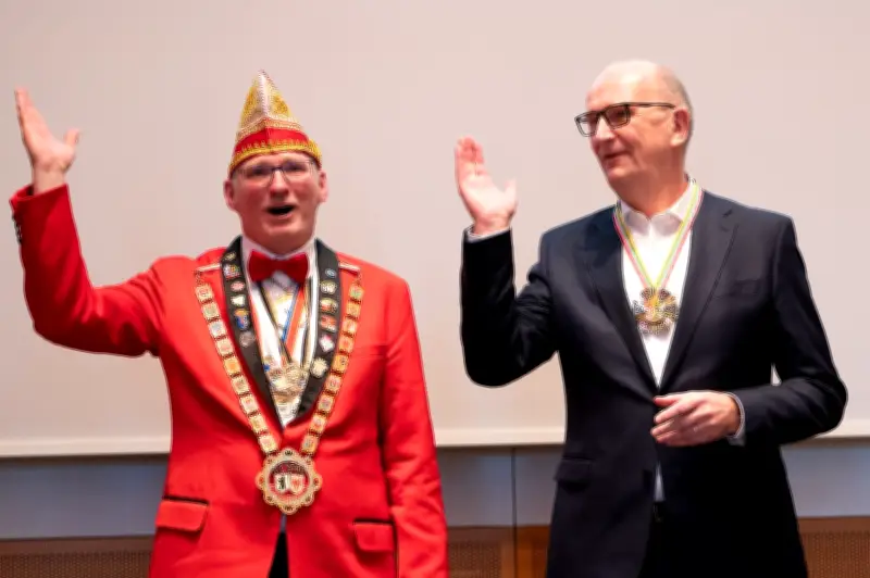 Woidke empfängt Karnevalsprinzenpaare und stichelt humorvoll gegen Berliner Trubel