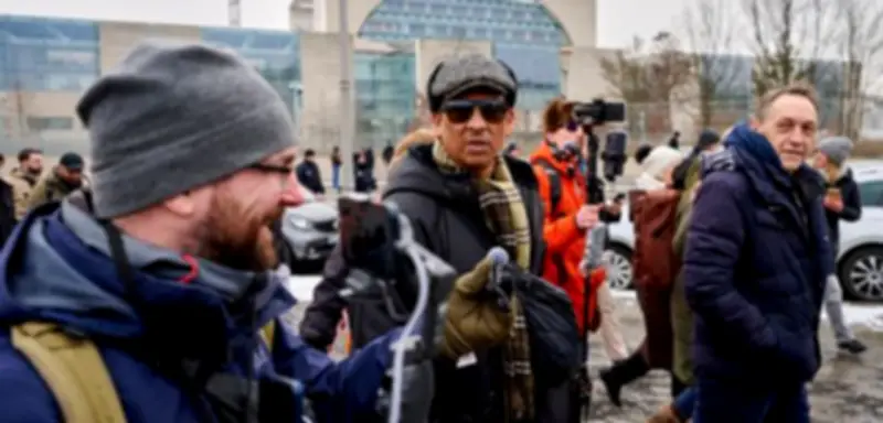 Xavier Naidoo vor dem Kanzleramt: Erneute Verschwörungsrede über Kannibalen