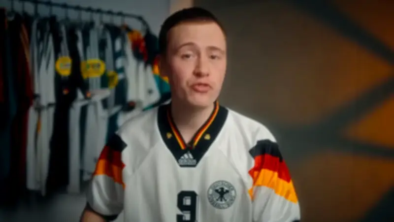 YouTube-Star muss 22.900 Euro Strafe zahlen: Undercover-EM-Maskottchen-Aktion wird teuer