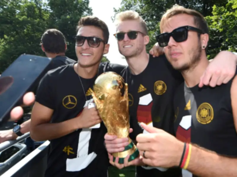 ZDF-Doku über Mesut Özil: Vom Weltmeister zum umstrittenen Fußballstar