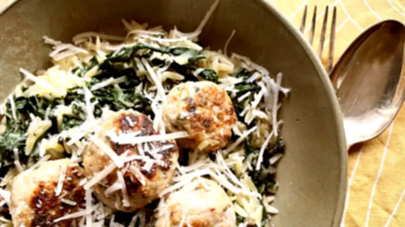 Zitronige Fleischklöße mit Parmesan: Ein kulinarisches Meisterwerk für Feinschmecker