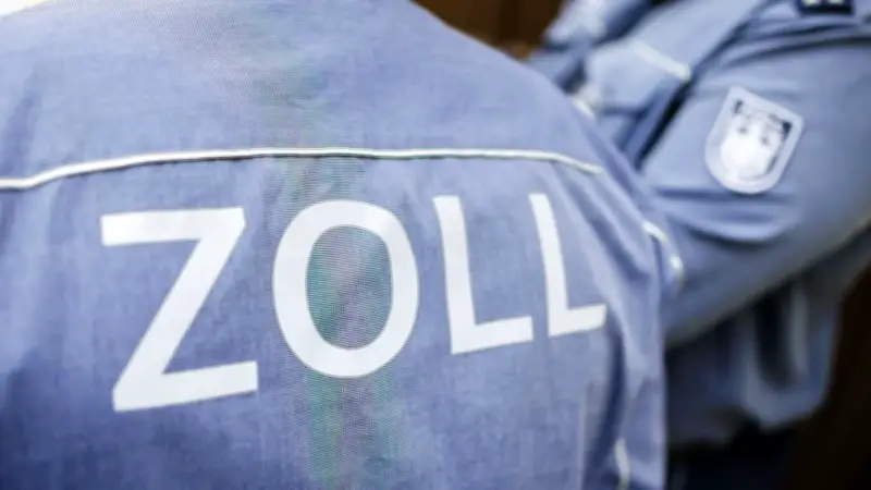 Zoll Dresden stellt 105.430 Euro bei Grenzkontrolle sicher – Verdacht auf Geldwäsche