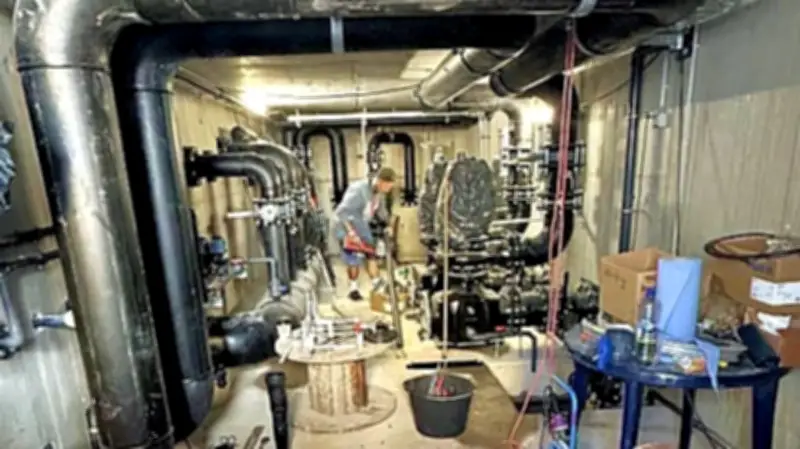 Zörbiger Stadtbad: Filteranlage installiert, Wärmepumpe bleibt offene Frage vor Eröffnung