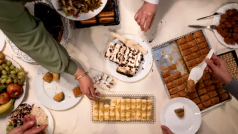 Zuckerfest 2026: Bedeutung und Bräuche des muslimischen Fastenbrechens