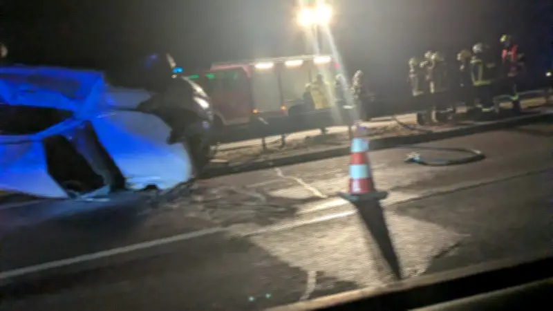 Zwei schwere Unfälle auf A20 in Uckermark - Leitplanken durchbrochen, mehrere Schwerverletzte