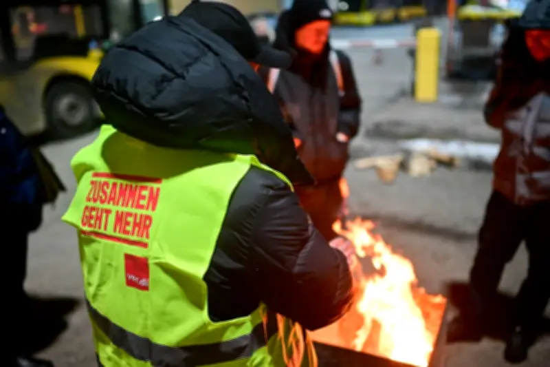 Zweitägiger Warnstreik bei der BVG legt Berliner Nahverkehr lahm