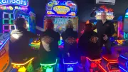 Arcade-Halle 'Spieleria' eröffnet in Neubrandenburg: Ein Spielparadies für Jung und Alt