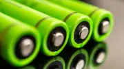 Batterie-Notlösung: So ersetzen Sie eine AA-Batterie kurzfristig mit einer kleineren AAA
