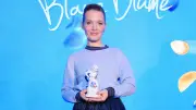 Berlinale-Auftakt: Karoline Herfurth mit Ehrenpreis „Blaue Blume“ ausgezeichnet