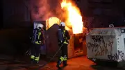 Brandstiftung in Halle: Transporter und Müllcontainer in Flammen gesetzt