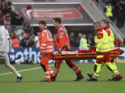 Bundesliga-Drama: Leverkusens Arthur erleidet Knieverletzung und wird unter Tränen abtransportiert