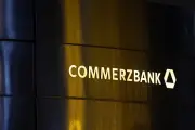 Commerzbank erhöht Gewinnziel für 2026 - Analysten zeigen sich enttäuscht