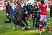 Cottbus-Trainer Wollitz bringt Mannheims Zuber zu Fall - Tumult nach 3. Liga-Spiel